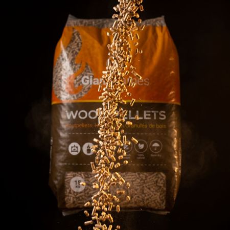 Halbe Palette Giant Flames Holzpellets 35 Säcke x 15 kg (525kg)